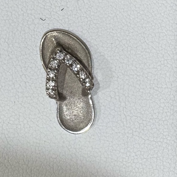 Na Hoku Hawaiian Slipper Pendant - Picture 6 of 6